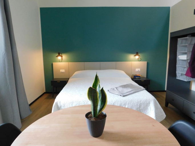 Bedroom 3, Piumaviola, Parma