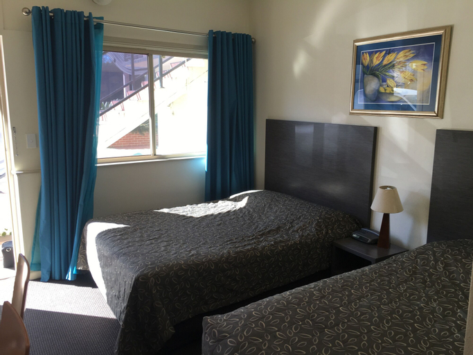 Bedroom 3, Westside Motor Inn, Ashfield