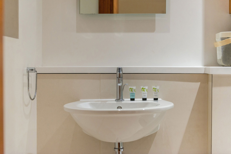 Bathroom 4, Tower Hill City Centre Luxury Apartments, London