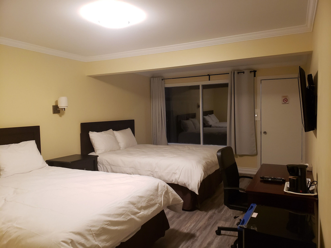 Bedroom 2, North Shore Wayside Inn, Algoma