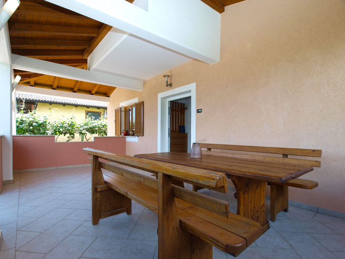 Others 5, Apartment 1875, Marčana