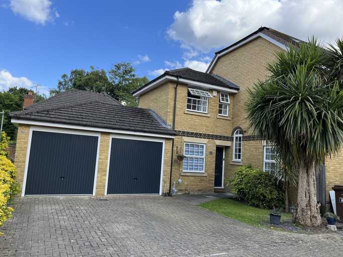 Exterior & Views 2, SleepNeat, Windsor and Maidenhead