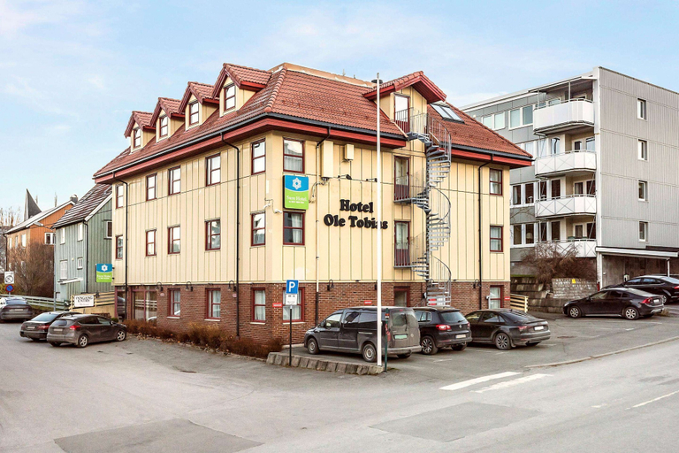 Exterior & Views