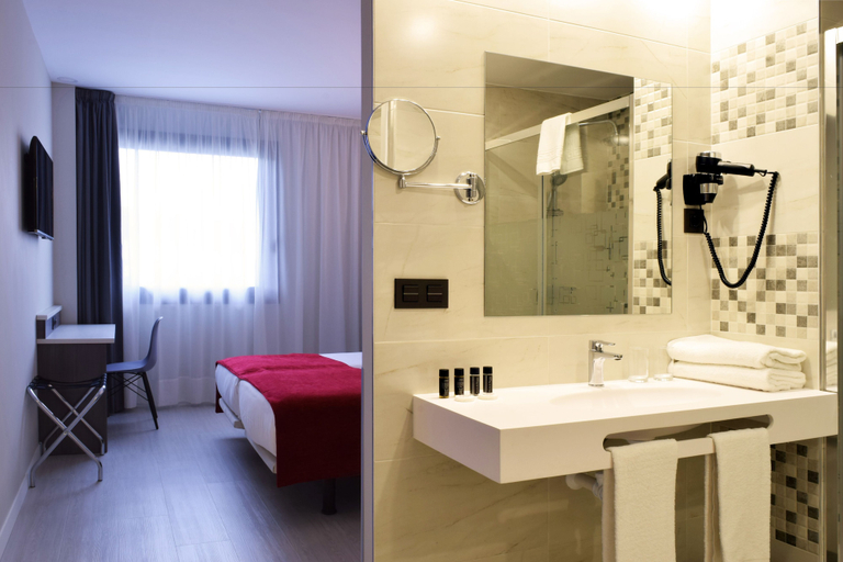 Bathroom 3, Hotel New Bilbao Airport, Vizcaya