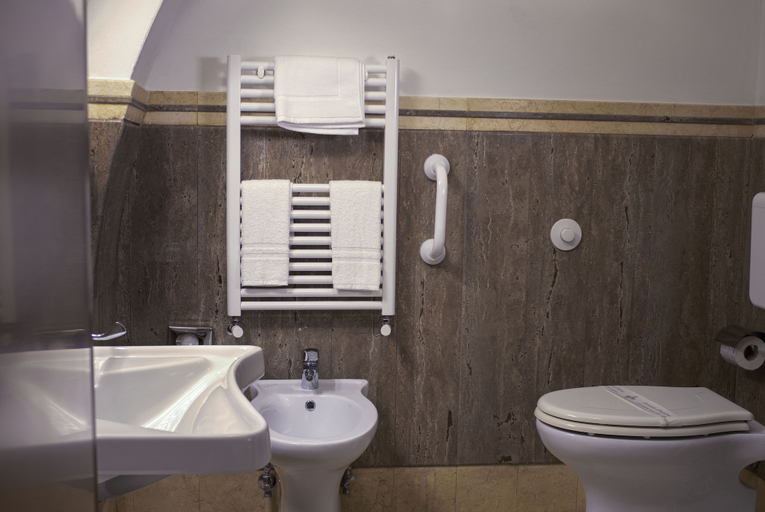 Bathroom 3, Palazzo Sant'Elena, Foggia