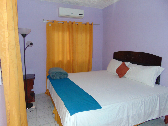 Bedroom 2, Tropical Court Hotel