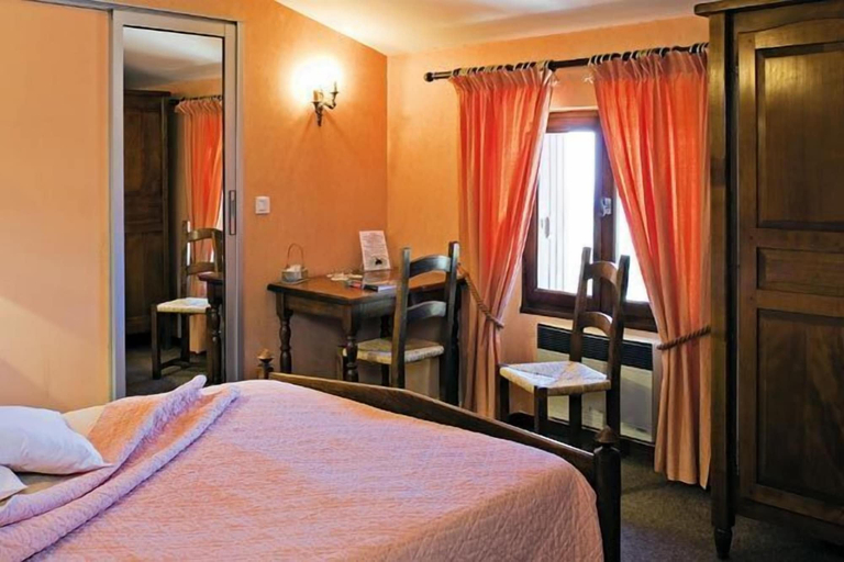 Bedroom 3, Les Géraniums, Vaucluse