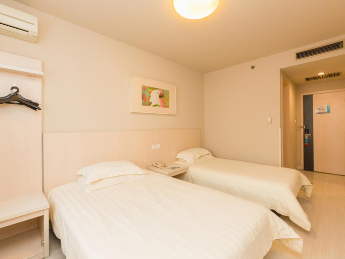 Bedroom 2, Jinjiang Inn Changchun Pepole Square, Changchun