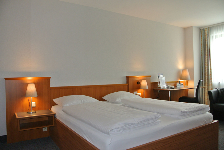 Bedroom 3, City Hotel am CCS, Suhl
