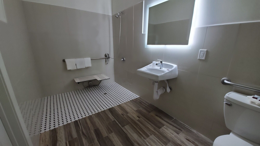 Bathroom 4, Crestridge Inn, Los Angeles