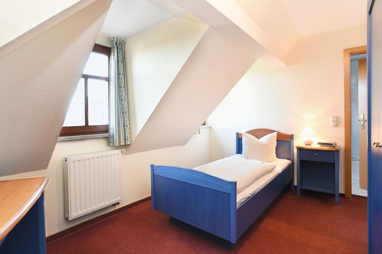 Bedroom 2, Hotel NEUE HÖHE, Sächsische Schweiz-Osterzgebirge