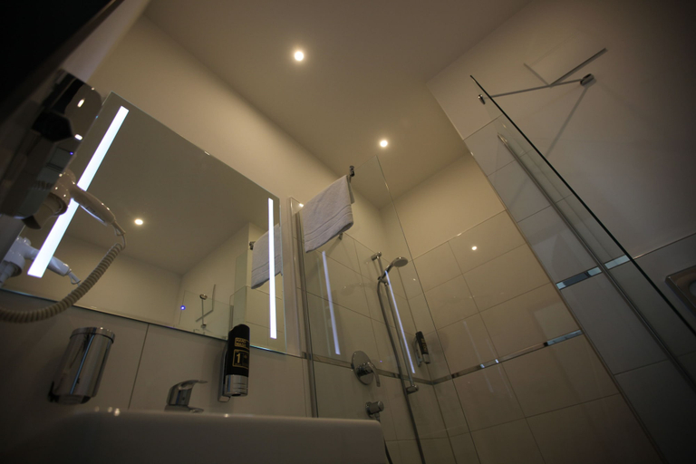 Bathroom 4, Hotel Starton am Ingolstadt Village, Ingolstadt