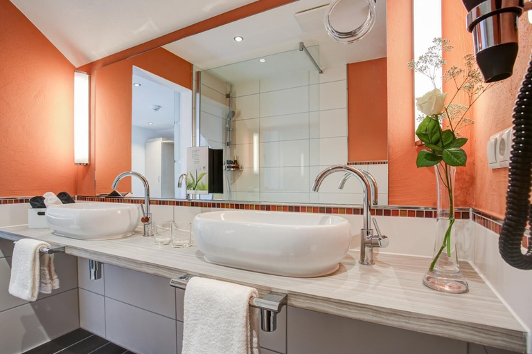 Bathroom 3, Rhein Neckar Hotel Mannheim, Mannheim