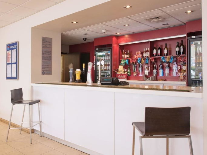 Food & Drinks 4, Travelodge London Excel Hotel, London