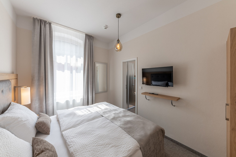 Bedroom 3, 24/7 Selfcheckin, Leer
