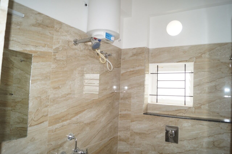 Bathroom 4, BSK Deluxe Lodging, Bangalore