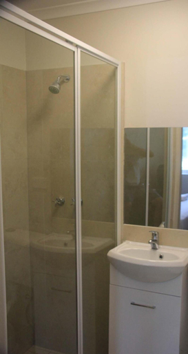 Bathroom 5, Greenwich Inn Sydney Hotel, Sydney