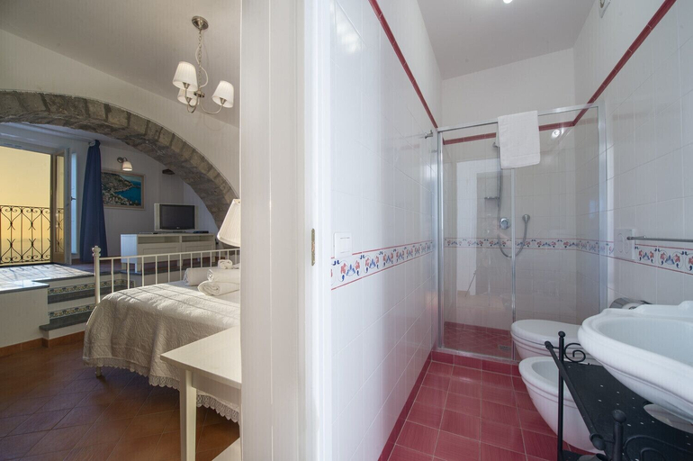 Bathroom 3, Casa Cimino A, Salerno