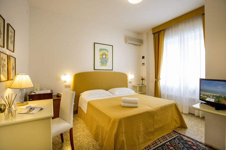 Bedroom 3, LH Mion Hotel, Teramo