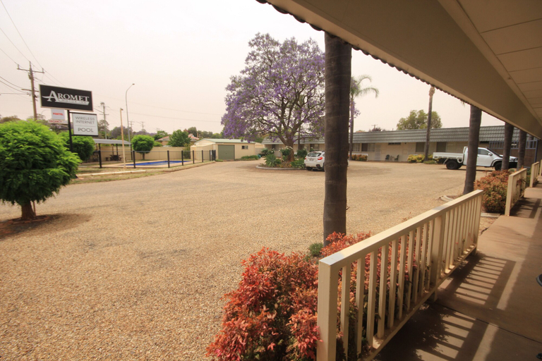 Others 5, Aromet Motor Inn, Temora