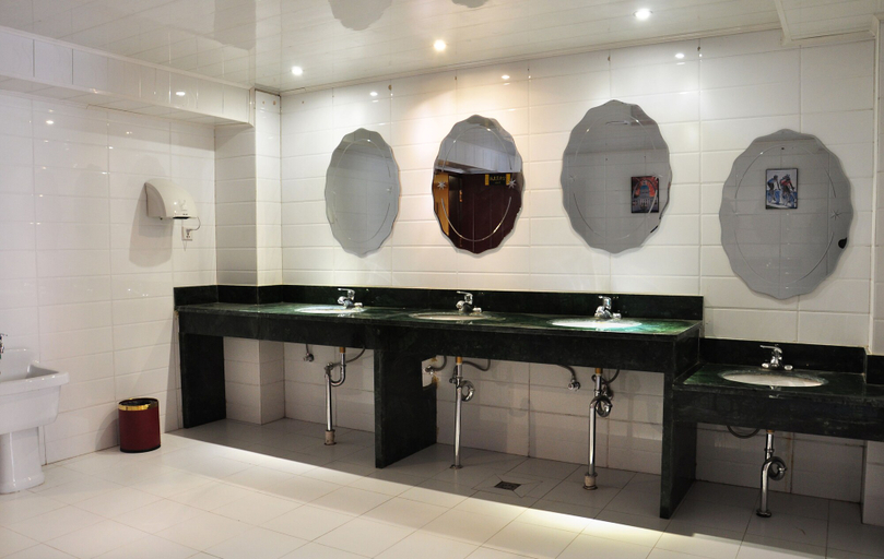Bathroom 4, Xian Ancient City Youth Hostel, Xi'an