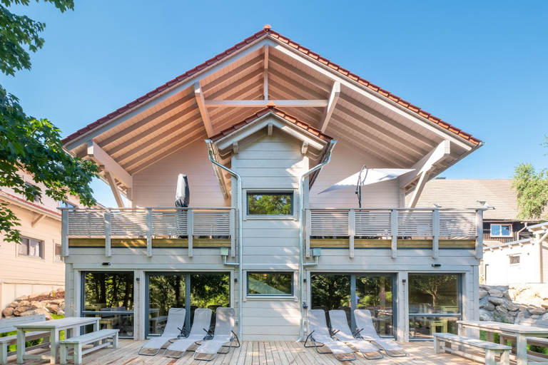 Exterior & Views