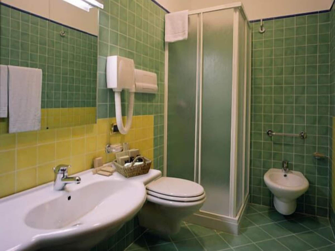 Bathroom 4, Paradiso delle Madonie, Palermo