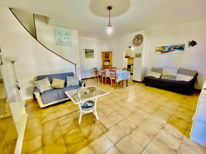 Living area 5, L'avru Di La Canna La Cinta, Nuoro