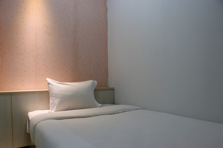 Bedroom 2, Comfy and Tidy 2BR at Green Park View Apartment By Travelio, Jakarta Barat