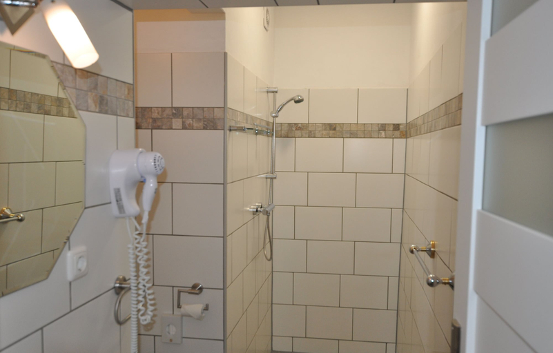 Bathroom 5, Parkhotel Schwedt, Uckermark