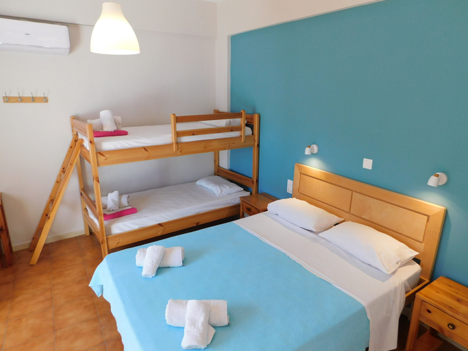 Bedroom 2, Perdika Mare Guesthouse, Attica