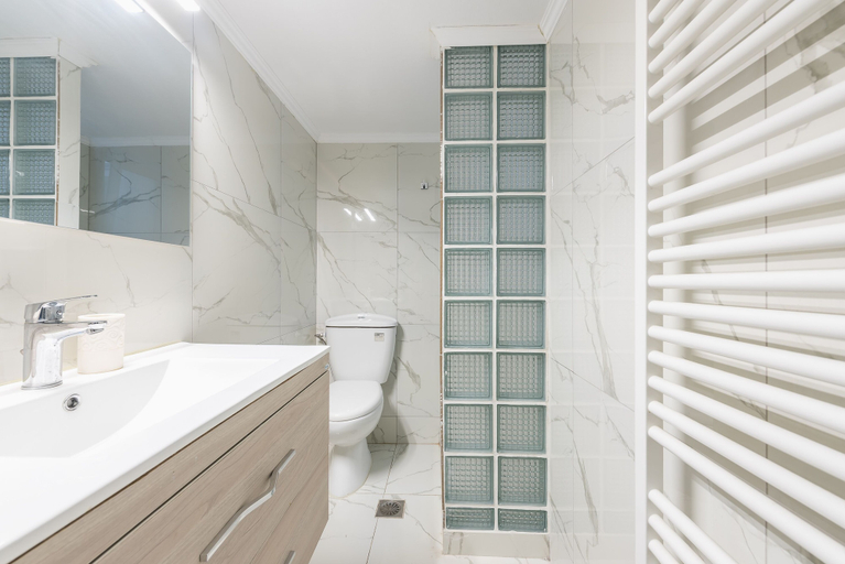 Bathroom 3, Victoria Queens Suites Apartments, Attica