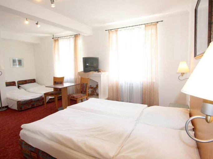 Bedroom 4, Hotel & Gasthof Krone, Augsburg