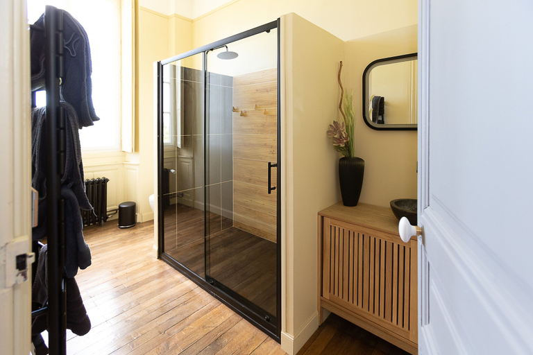 Bathroom 3, Château L'escale, Loire-Atlantique