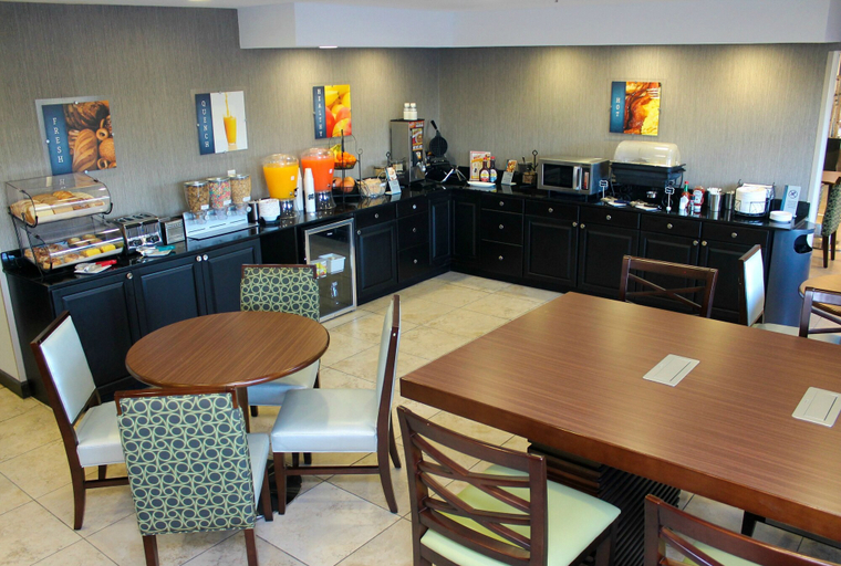Food & Drinks 5, Baymont by Wyndham Maumee Toledo, Lucas