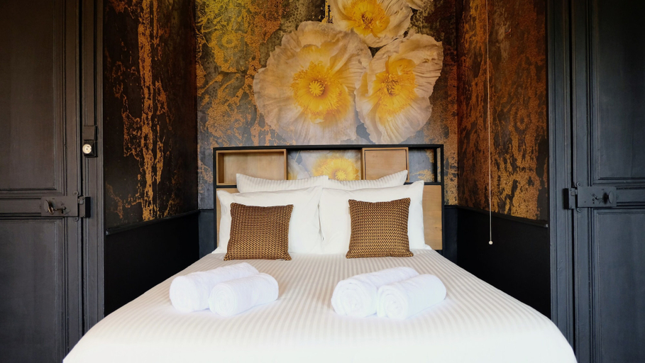 Bedroom 5, Château d'Aigneville, Somme