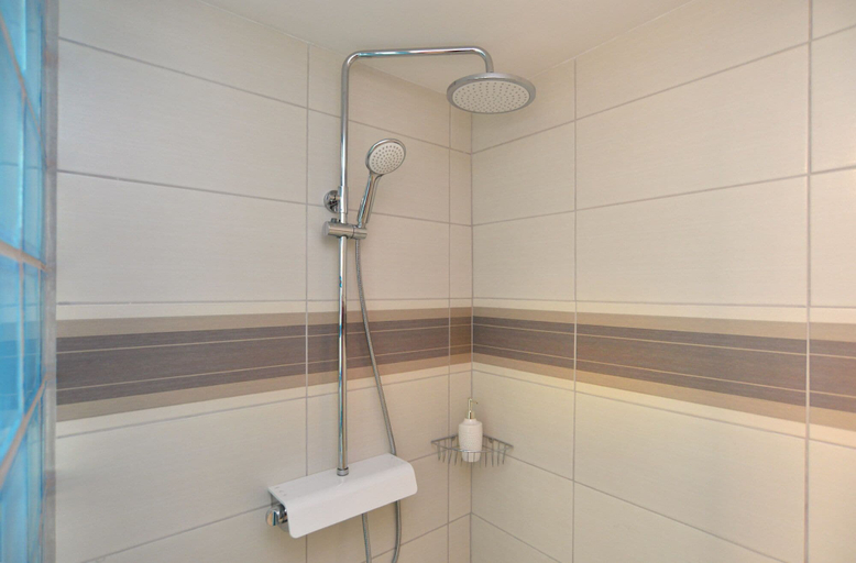 Bathroom 4, Apartment 1814, Kanfanar
