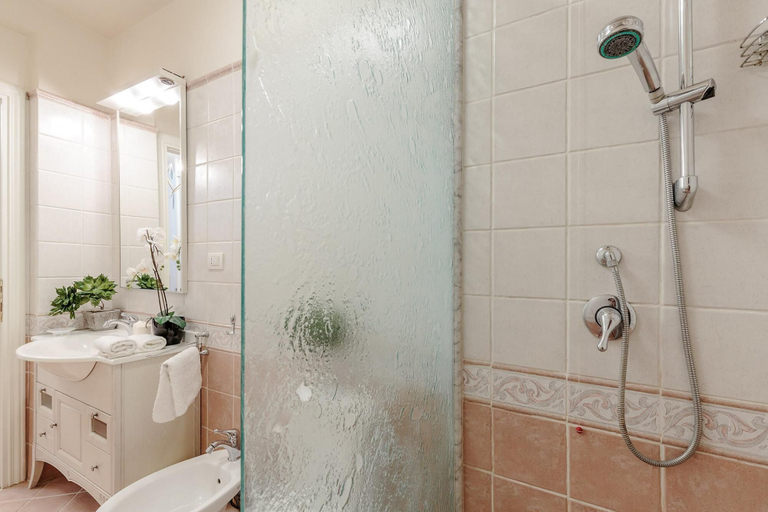 Bathroom 5, Casa Rosalba in Lucca, Lucca