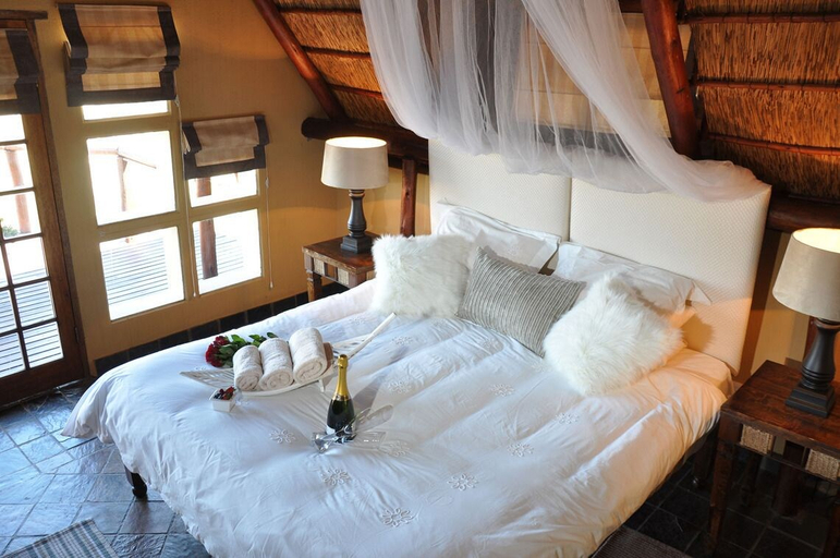 Bedroom 2, Letsatsi Game Lodge, Xhariep