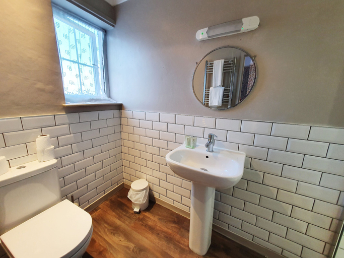 Bathroom 5, Holmwood House Hotel, York