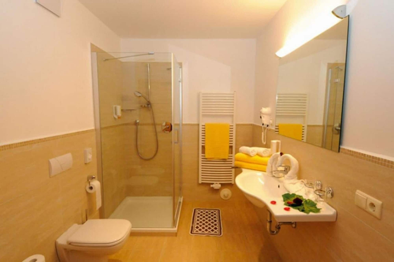 Bathroom 3, Hotel Stamserhof, Bolzano