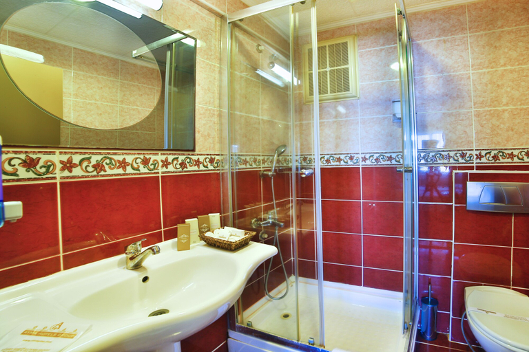 Bathroom 5, Laleli Emin Hotel, Fatih