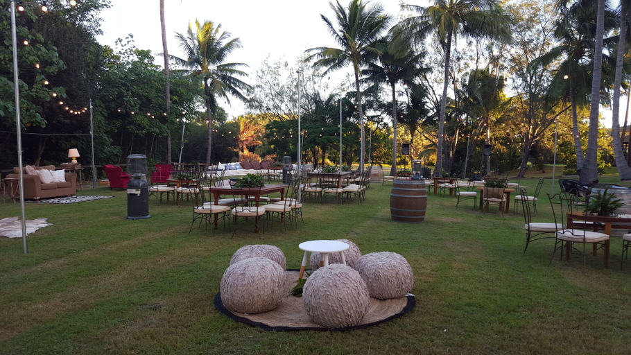 Food & Drinks 4, Ocean International, Mackay - Pt A