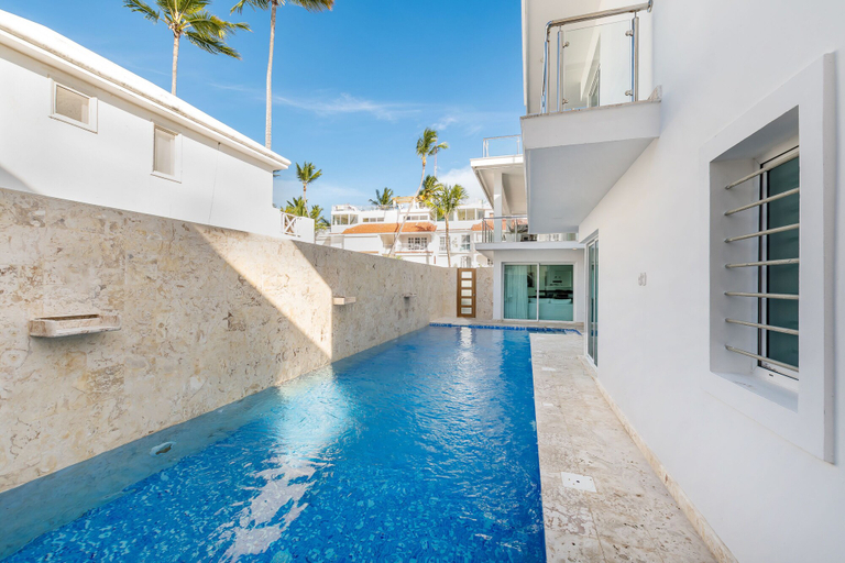 Sport & Beauty 5, Luxury beachfront villa in Los Corales, Salvaleon de Higuey