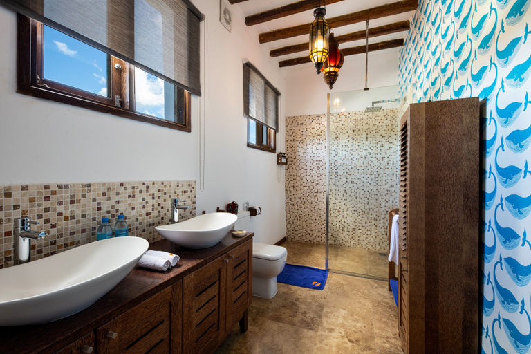 Bathroom 4, Z Hotel & Z2 Hotel, Kaskazini 'A'