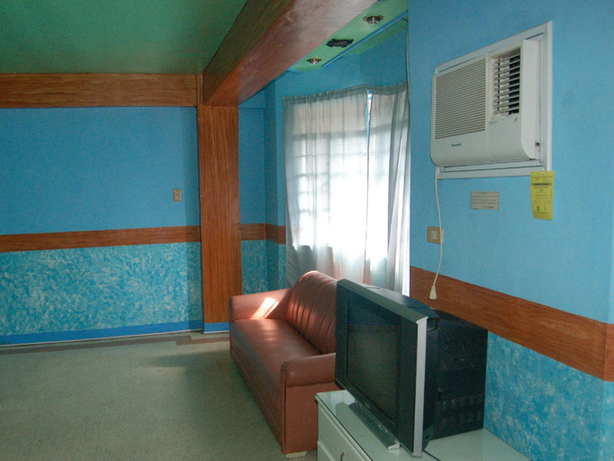 Others 4, Dolor Hotel, Daet