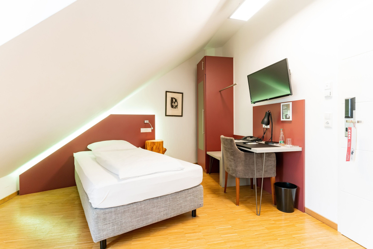 Bedroom 4, Altstadthotel Grauer Wolf, Erlangen