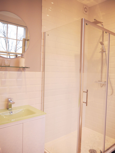 Bathroom 4, Guestling Hall Hotel, East Sussex