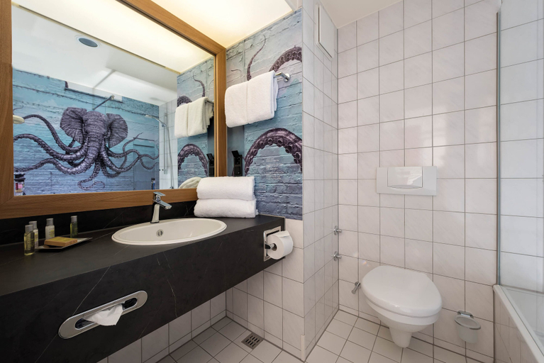 Bathroom 5, Seminaris Hotel Nürnberg, Nürnberg