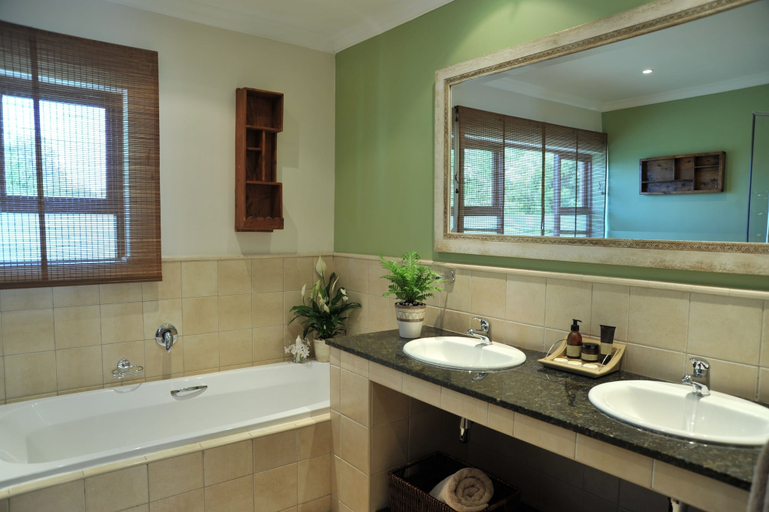 Bathroom 5, Claires of Sandton, City of Johannesburg
